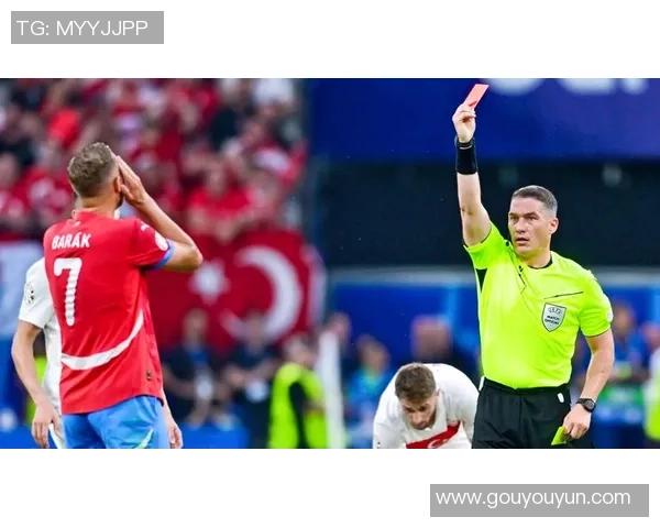 国王杯激战那不勒斯与曼联战平争议判罚引发全场热议