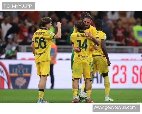 友谊赛精彩回顾：多特蒙德与AC米兰1比1平局红牌事件引发全场热议