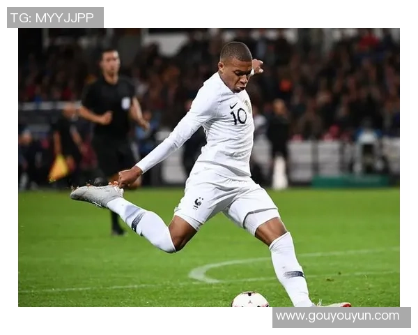 国王杯惊天冷门巴黎圣日耳曼3-0曼联引发全场狂欢