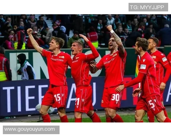 拜仁与国米友谊赛激战六比二红牌争议引发全场热议与战术分析