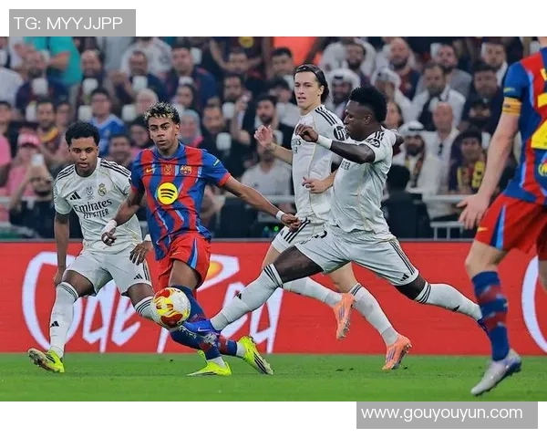 国王杯焦点战巴萨与皇马激战成平局红牌争议引发全场热议 国王杯焦点战巴萨与皇马激战成平局红牌争议引发全场热议