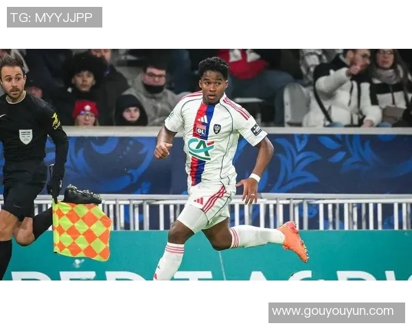 意甲激战：皇马与里昂战平乌龙球引发热议转会传闻四起