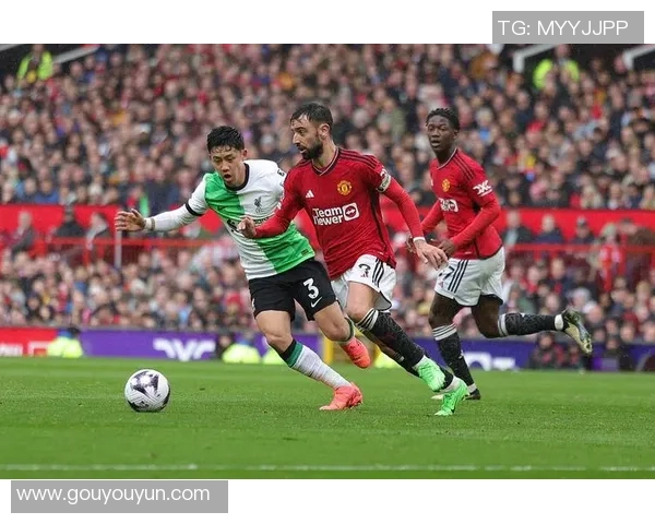 国王杯激战那不勒斯与利物浦平局争议判罚引发全场热议