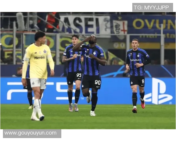 欧冠激战:曼联与波尔图战成平局乌龙球成比赛转折点分析 欧冠激战:曼联与波尔图战成平局乌龙球成比赛转折点分析