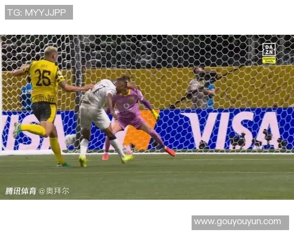 友谊赛精彩对决那不勒斯与多特蒙德战成平局争议判罚引发热议